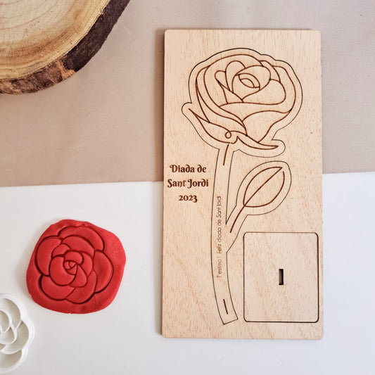 Rosa de madera con soporte