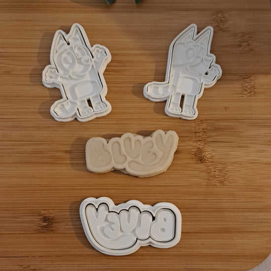 Pack 3 moldes de galletas Bluey , Bingo y logo.